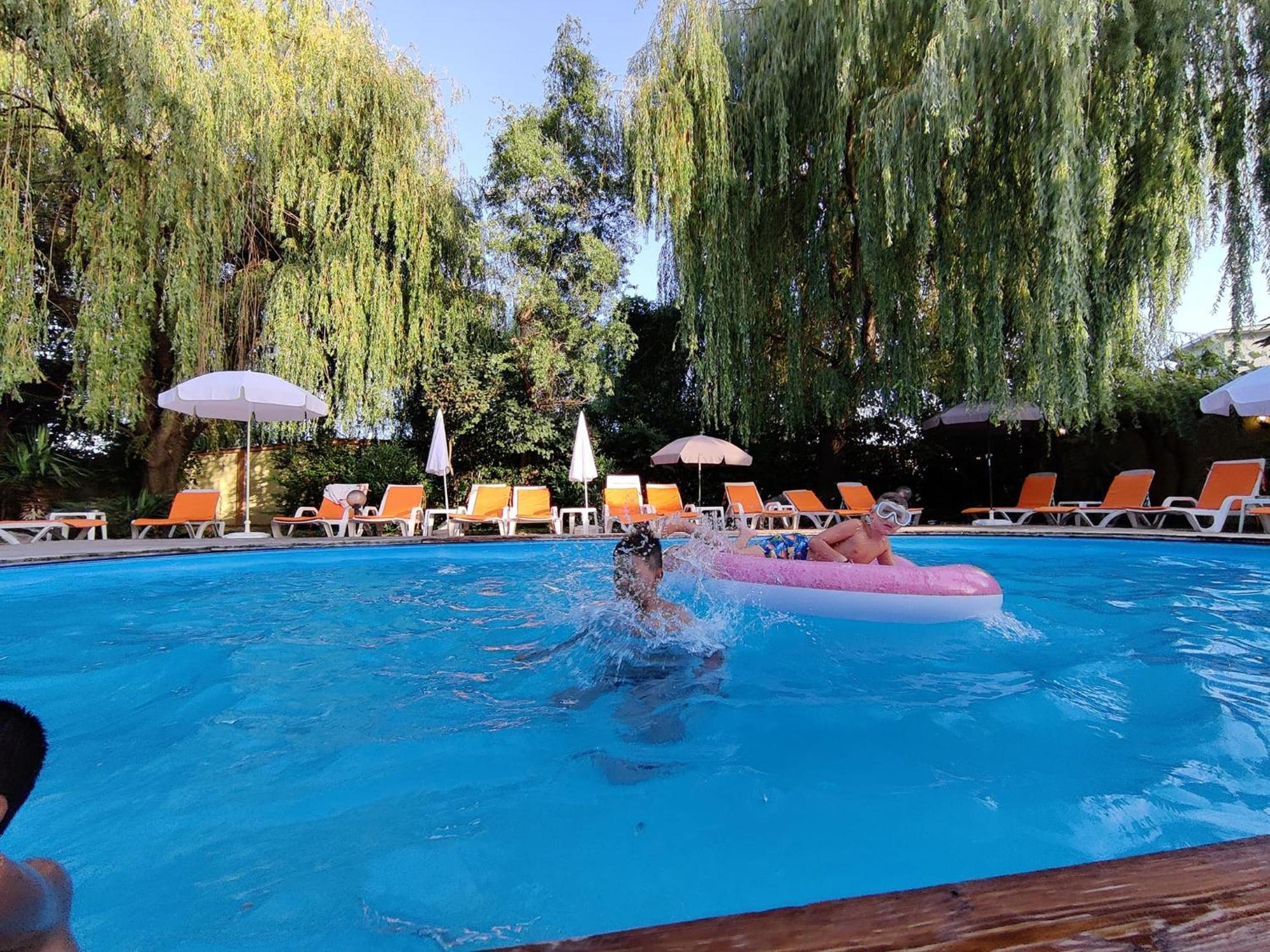 Family Hotel IV Velingrad Bagian luar foto