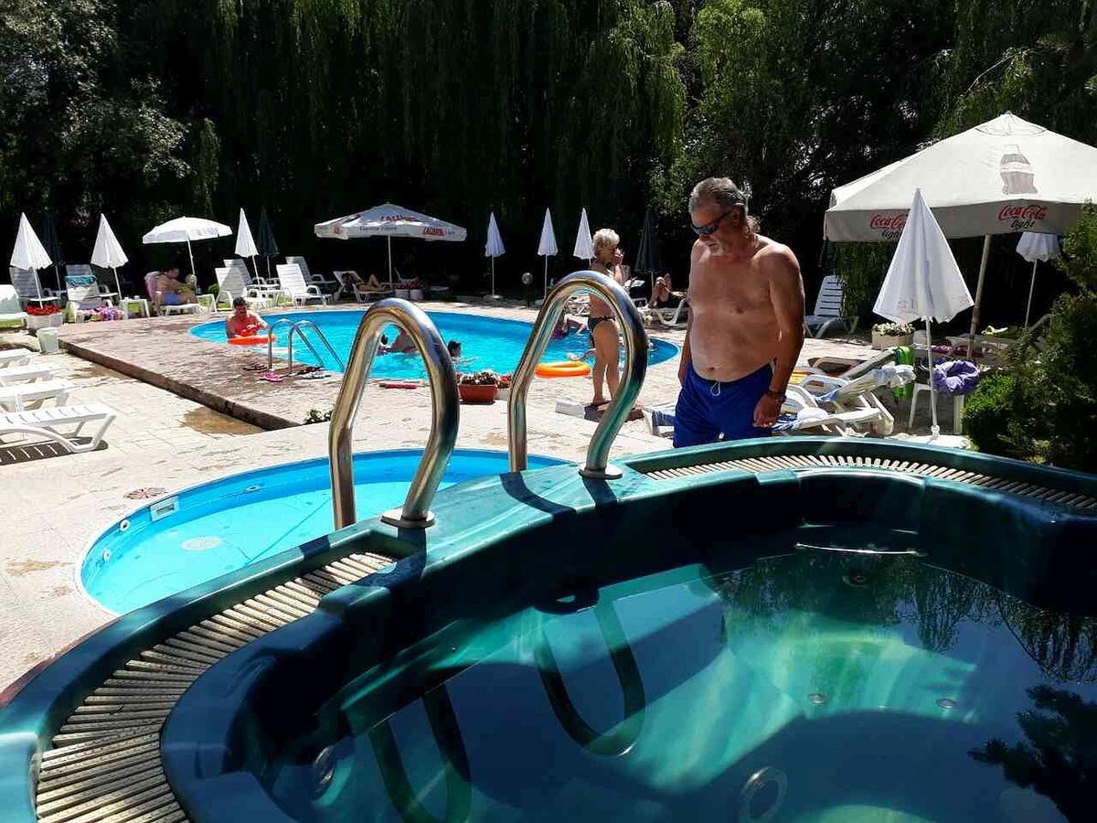 Family Hotel IV Velingrad Bagian luar foto