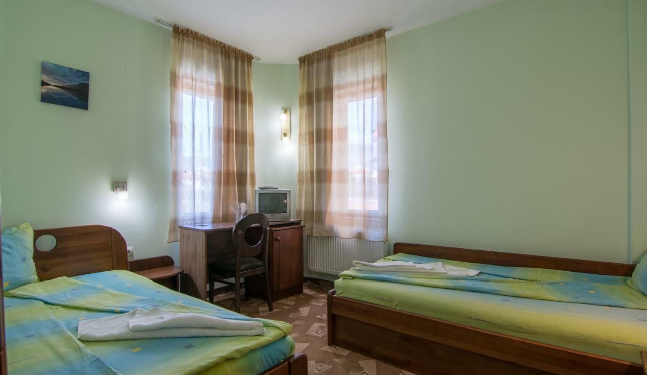 Family Hotel IV Velingrad Bagian luar foto